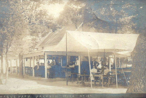 Hague Park - Nice Selection Of Old Post Cards (newer photo)